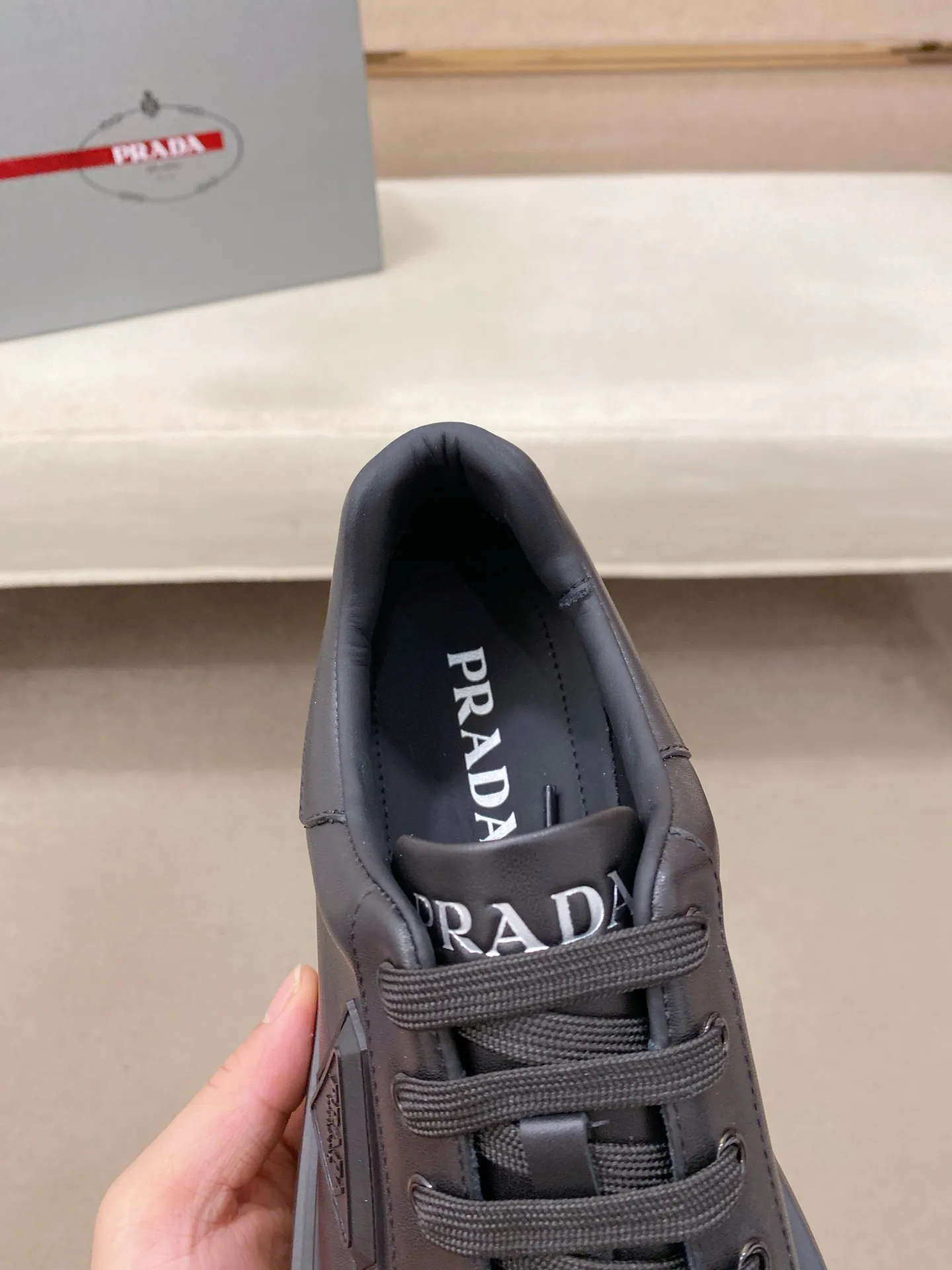 Men's shoes 💰 580💰 ✔️✔️✔️High version High-quality new PRADA (Prada) counters are launched simultaneously, new men's shoes, 😘fabrics are selected from first-layer cowhide fabrics. Lining: Imported cowhide leather lining. 👍🏿High-end☄️Open-molded non-slip rubber outsole, exquisite lines, simple and elegant, comfortable and high-end for leisure travel. Code number: 38 to 45